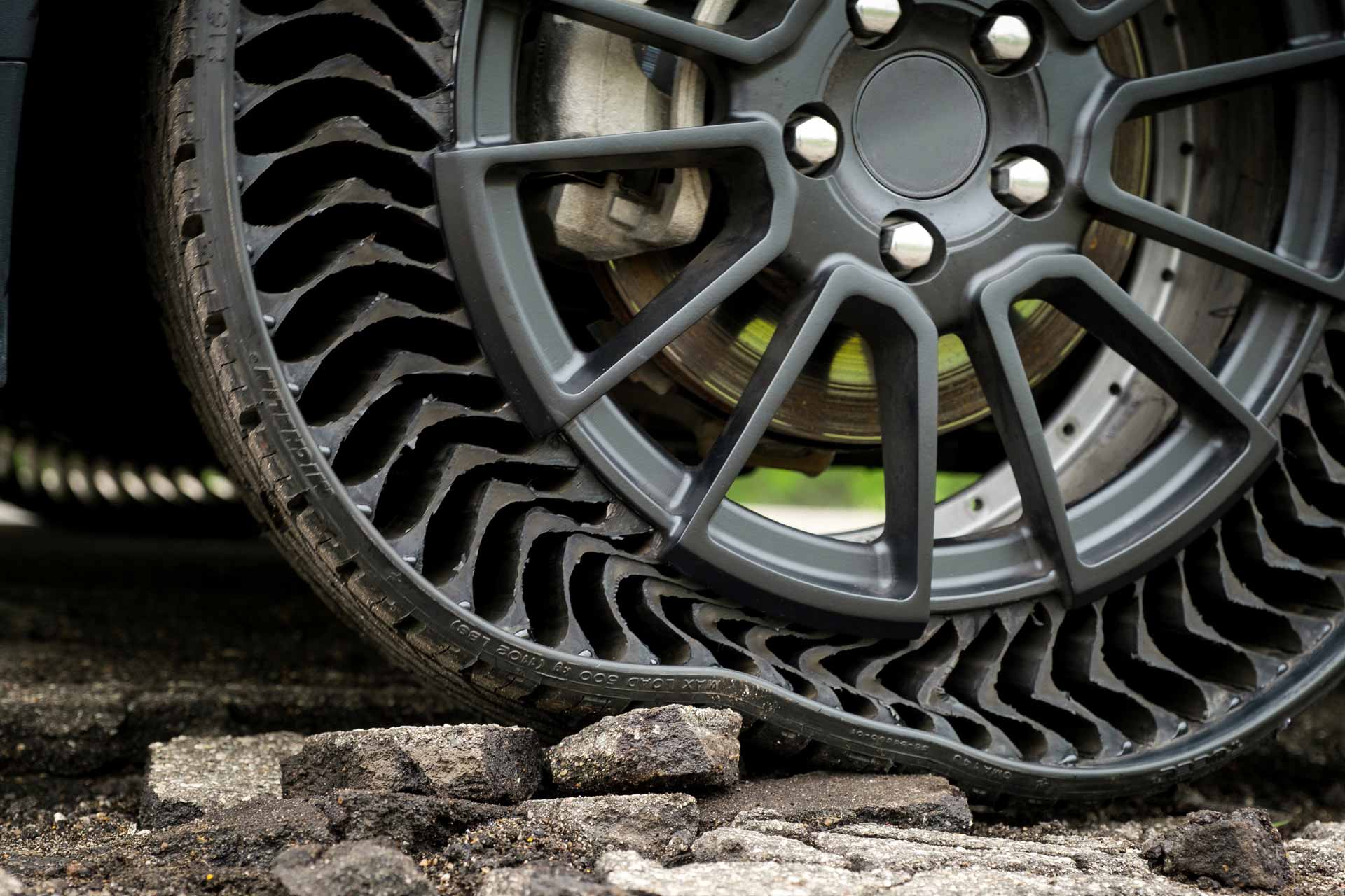pneu révolutionnaire anti-crevaison, Michelin Uptis