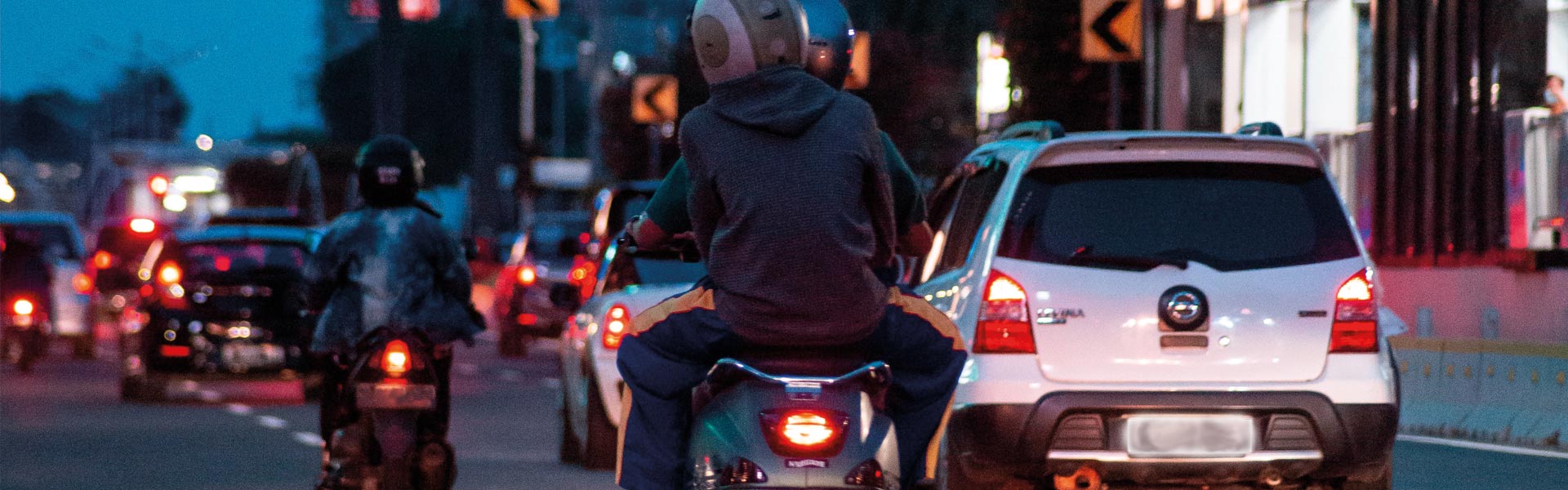 Interdiction de circuler entre les files : les motards manifestent dans les grandes villes