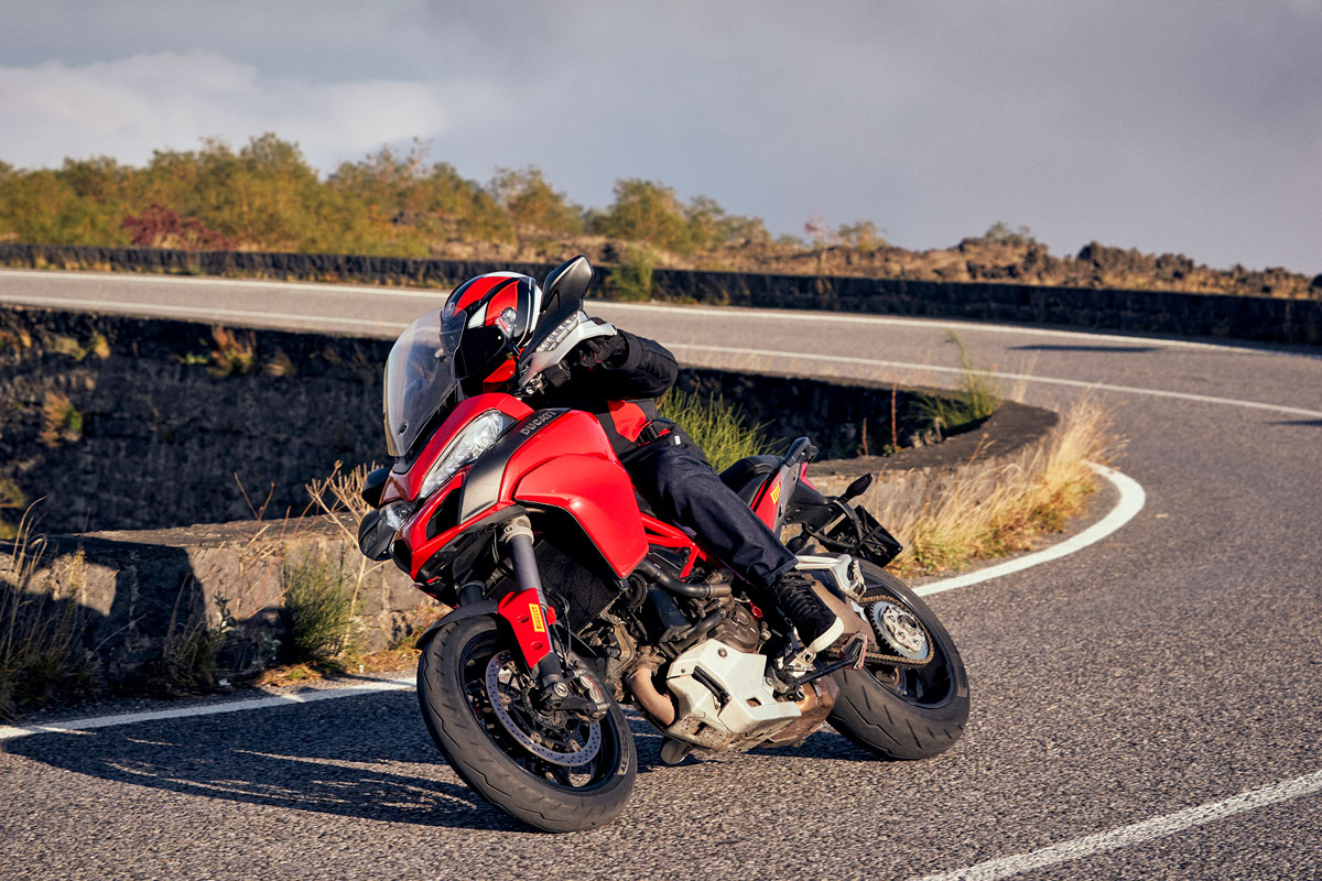 Pirelli Diablo Rosso IV