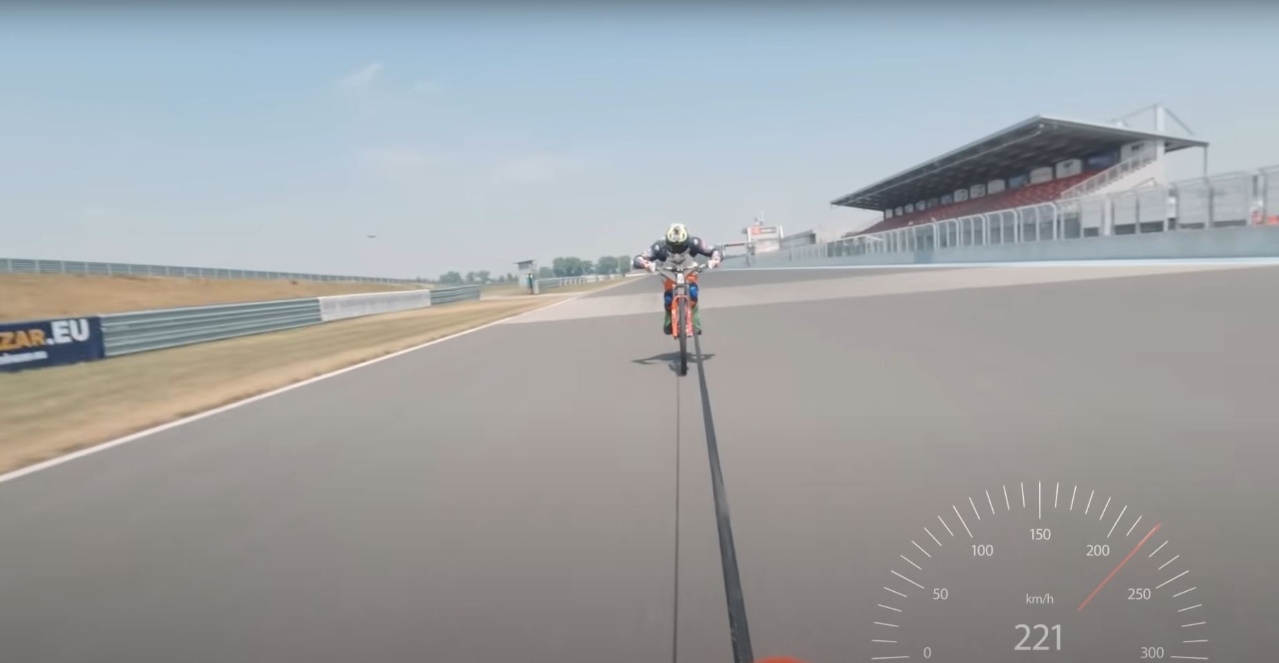221 km/h à vélo
