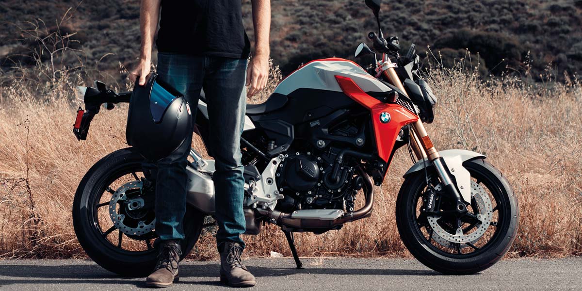 Découvrez les 10 accessoires indispensables pour les motards débutants