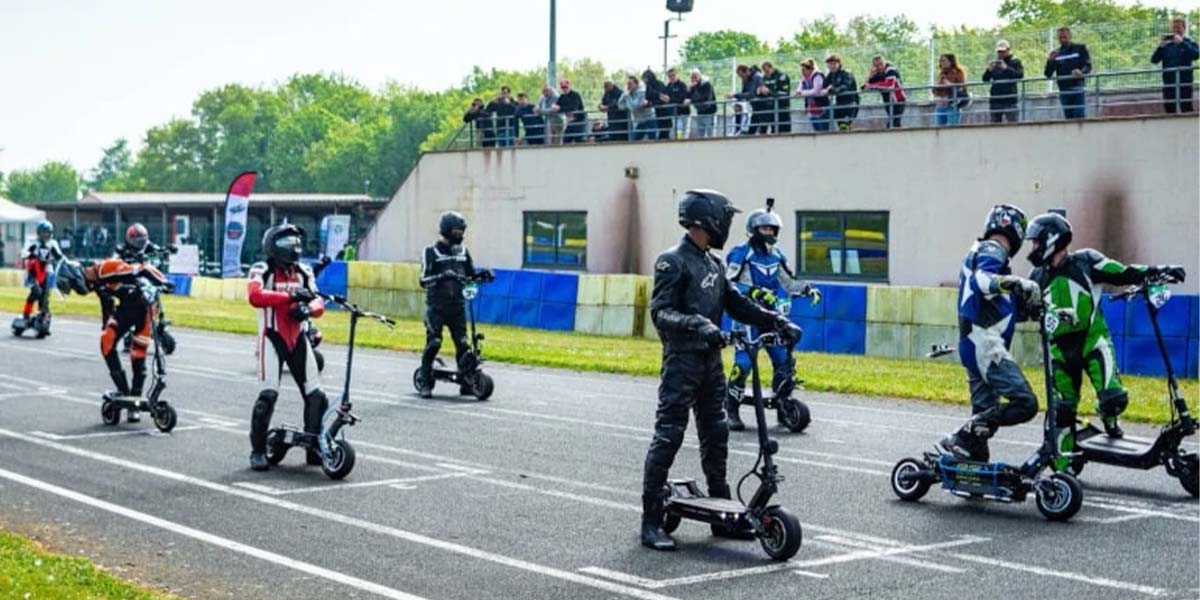 Le premier championnat fédéral de trottinettes électriques est organisé par l'association Time4racing et la FFM