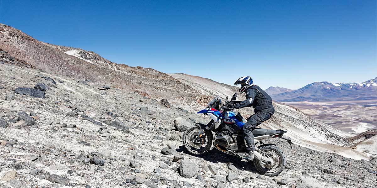 Défi relevé pour les BMW R 1300 GS équipées de pneus Metzeler Karoo 4 : 6000 mètres de dénivelé !