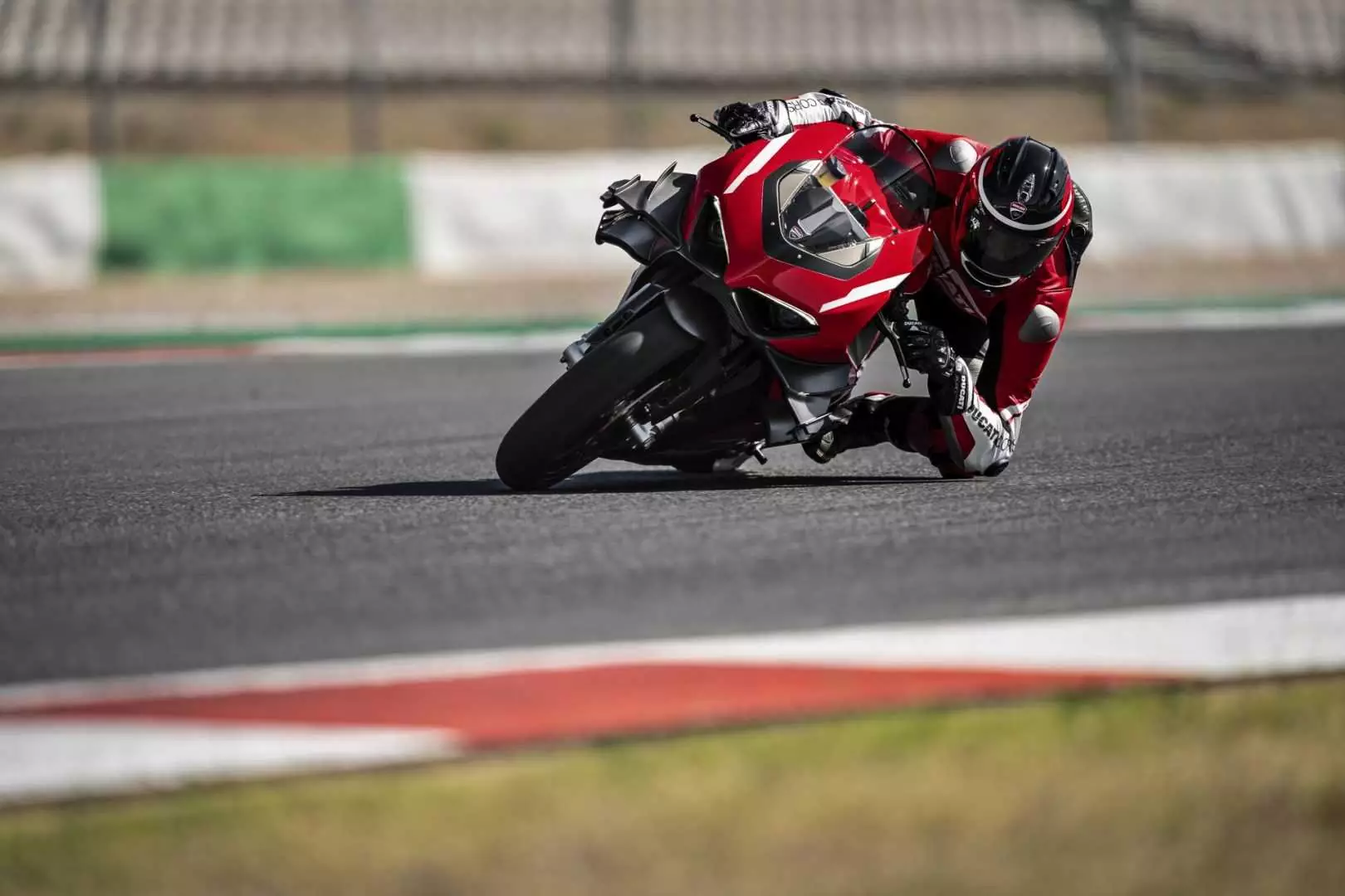 Pirelli Diablo Supercorsa SP en action