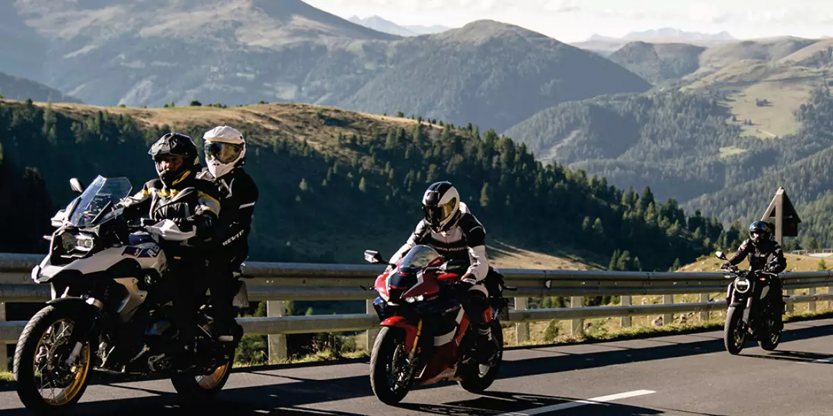 Intercom moto : pourquoi s'équiper et lequel choisir ?