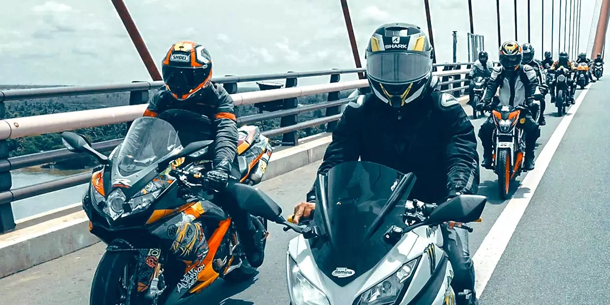 Les équipements moto obligatoires dans le monde