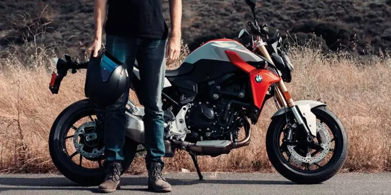 10 accessoires indispensables pour les motards débutants
