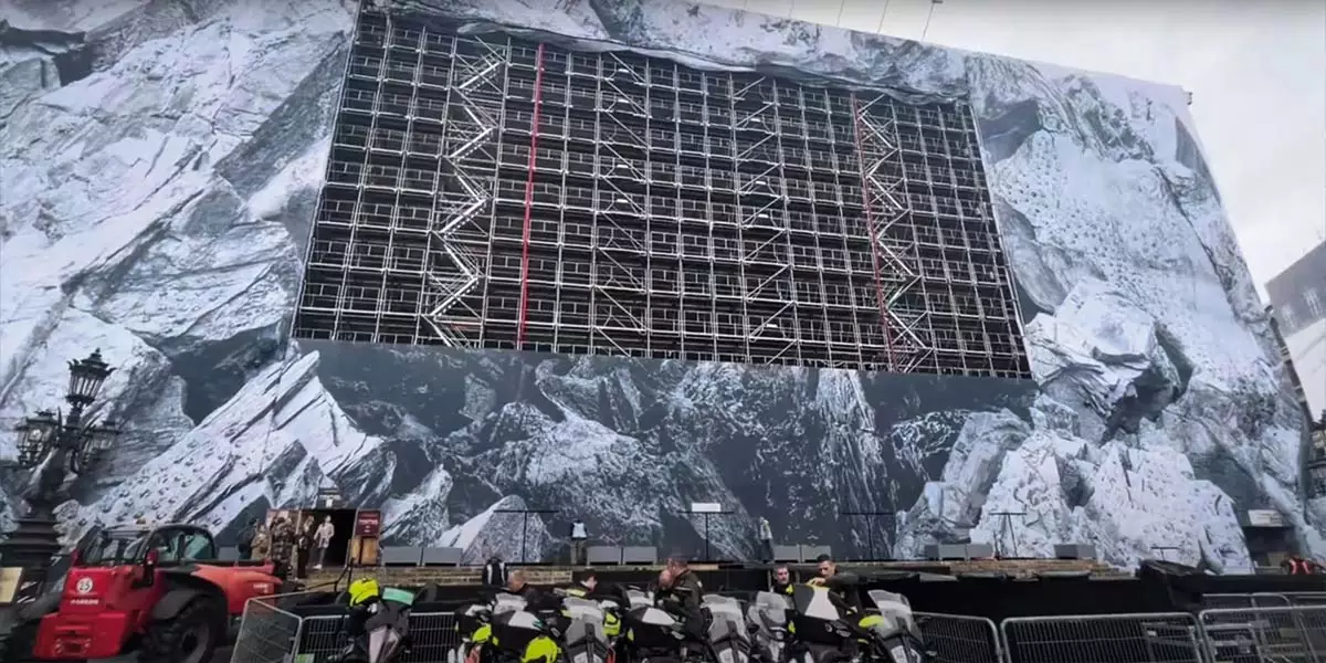 SCE Performance chargée de sécuriser l'œuvre de JR à l'Opéra de Paris
