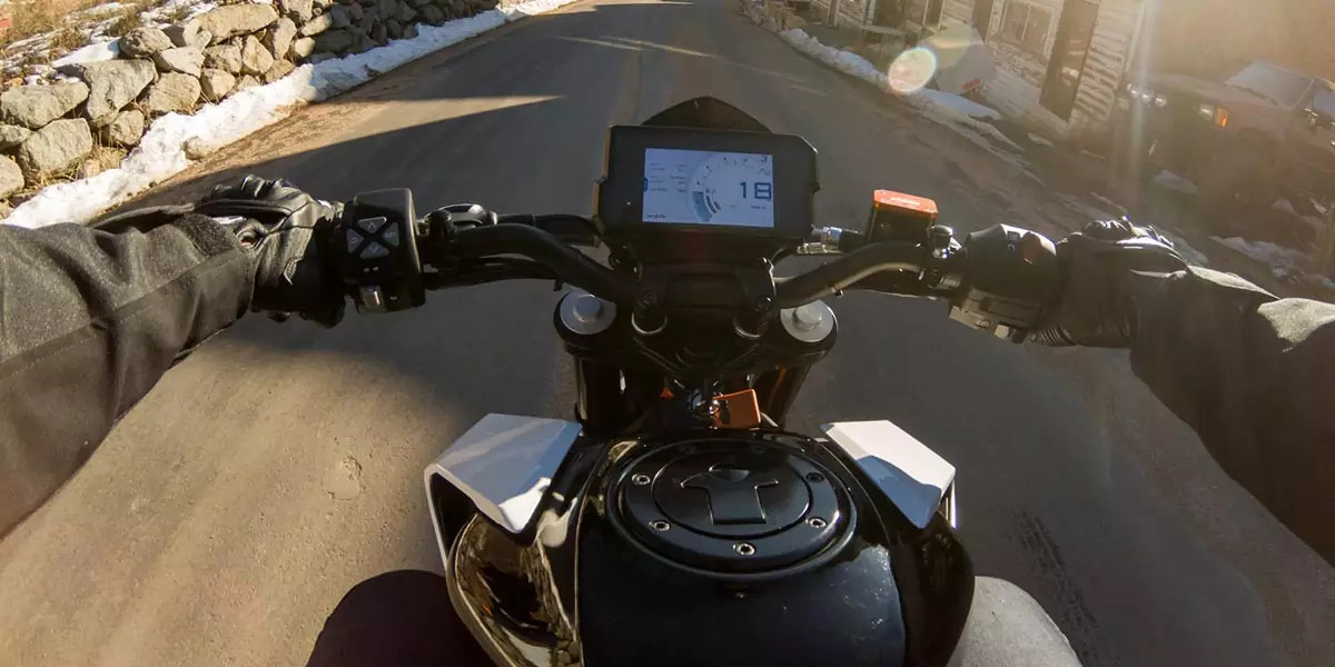 Passer les vitesses à moto lorsqu'on débute